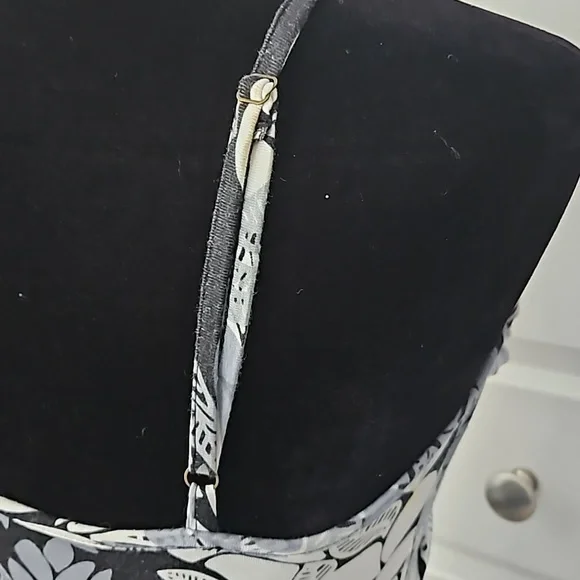 Elegant Black and White Floral Maxi Dress - Picture 7 of 10